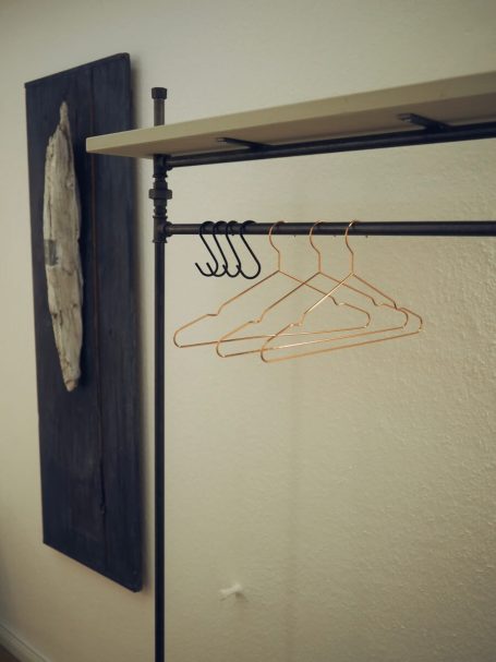 Modernste Zahntechnik bei Ihrem Zahnarzt Dr. Berger Garderobe Zahnarztpraxis Bergisch Gladbach